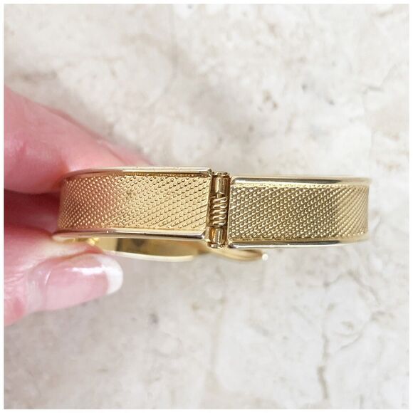 Vintage Monet Bangle Bracelet Hinged Textured Gold Metal Modern Design Signed - Picture 6 of 8